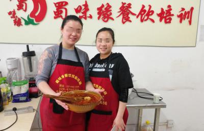 成人AV水蜜桃精品做的钵钵鸡