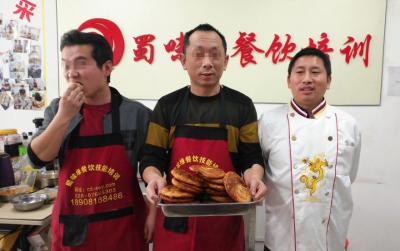 成人AV水蜜桃精品做的军屯锅盔