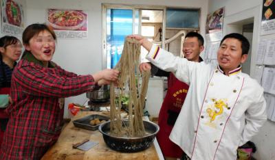 成人AV水蜜桃精品学做的手工肥肠粉