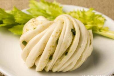 面食如此做才简单，不发面、不用煮，比馒头好吃，比花卷有嚼劲