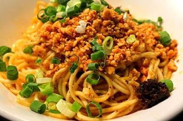 陕西面食好吃的诀窍在这，油泼辣子做的好，面食咋做都好吃！