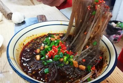 小吃酸辣粉日韩精品一区二区三区水蜜桃哪家好？久久91精品久久久久水蜜桃让成人AV水蜜桃精品自主创业自立门户