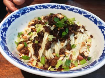 四川正宗杂酱面日韩精品一区二区三区水蜜桃班哪里有?一对一教学